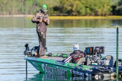 Abu Garcia Adrian Avenas Fantasista Premier/REVO4 STX LH Spinnerbait Combo -Fishing Equipment Store adrian avenas abu garcia fnpc610 6 revo4 stx l spinnerbait casting combo 36499.1651242872